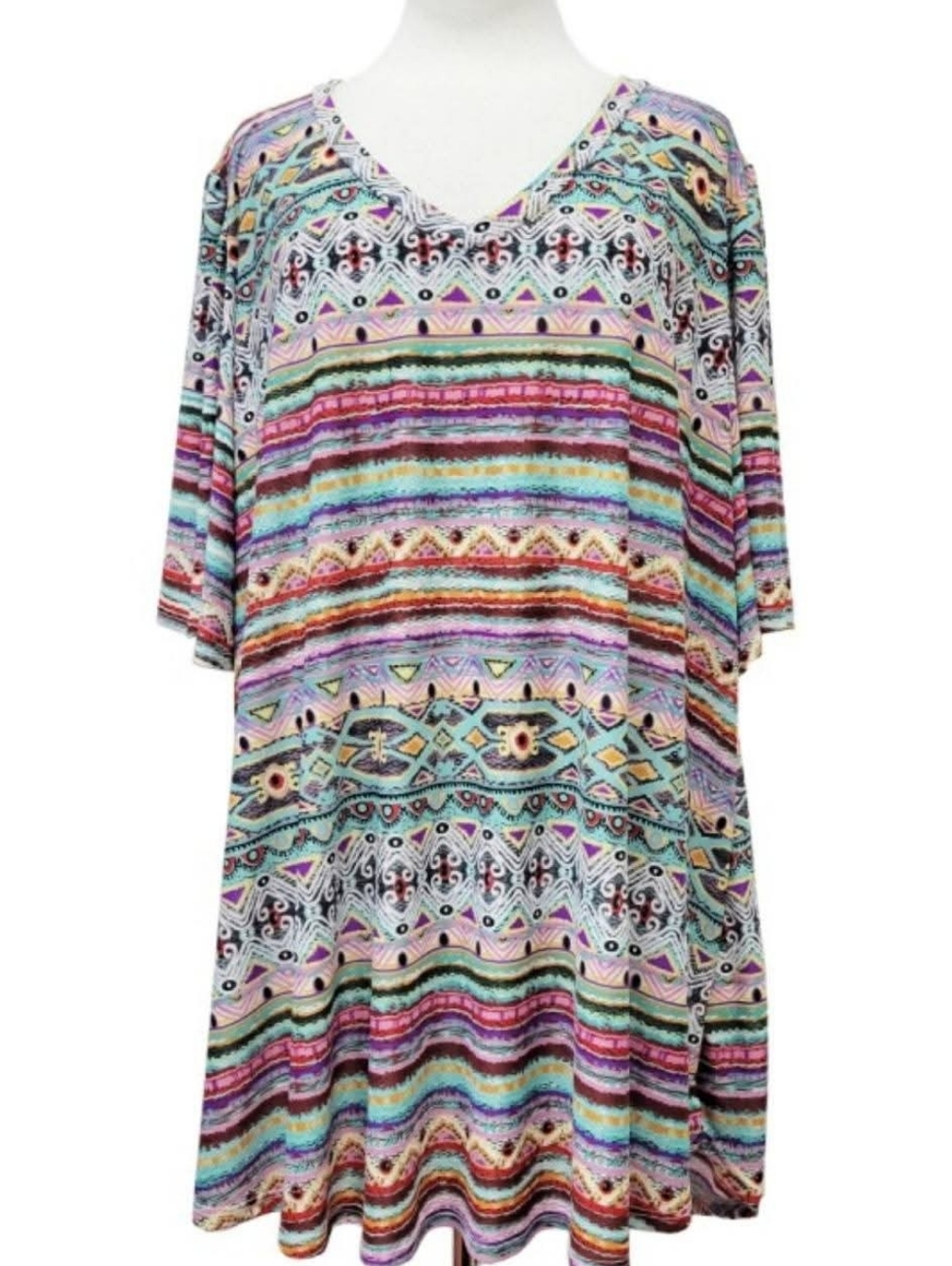 New Curvy Lovey Multi Patterned Vneck Top